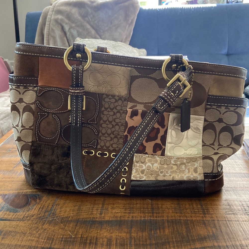 A medium/large authentic COACH tote